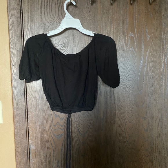 This cropped sweater/shirt! - Picture 2 of 2